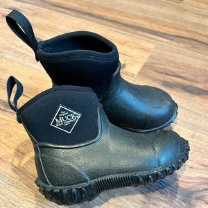 Size 8T Muck Boots